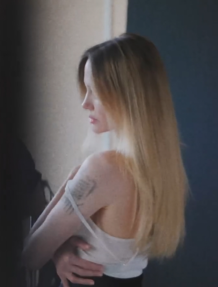 안젤리나 졸리, 당당히 유방절제술 흉터 공개..."조기 검진 중요성 알리…