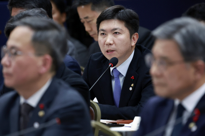 "진천선수촌에 GD는 없지만,그이상 멋진 선수들이 대통령님을 기다립니다!" 유승민 회장의 'K- 스포츠의 해' 용감한 러브콜