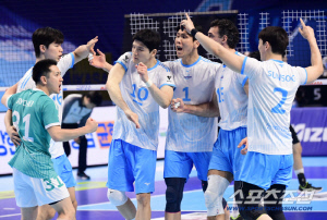 10연승 종료 후유증은 없다! '선두의 힘' 대한항공, 2위 현대캐피탈 셧아웃 제압 [인천 리뷰]