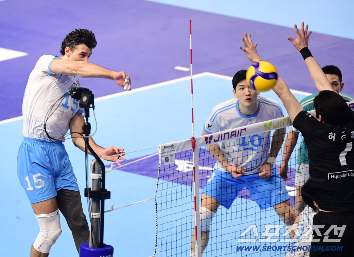 10연승 종료 후유증은 없다! '선두의 힘' 대한항공, 2위 현대캐피탈 …