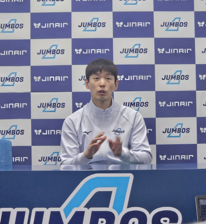 불혹의 나이, 그러나 여전한 주전 세터다…"비결? 핑계 대지 않으려고 합니다"