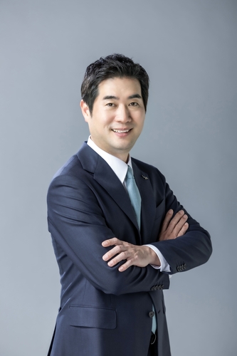 윤석금 회장 차남 윤새봄 웅진 대표, 부회장으로 승진