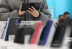 삼성 트라이폴드, 재입고 2분 만에 또 완판…1월 추가 입고