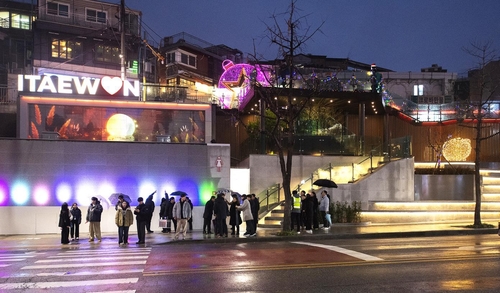 벽천과 미디어아트의 만남…용산구 '이태원 전망대' 공개