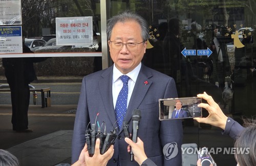 내년 부산교육감 선거 안갯속으로…진보·보수 후보 사법리스크