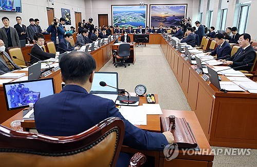 국토위, '전동킥보드 '16세 이상·안전교육 의무화' 법안 처리