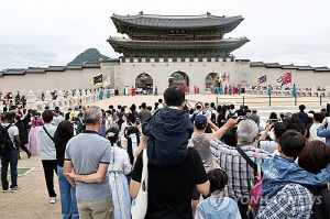 궁궐 관람료, 20년간 제자리…관람객 