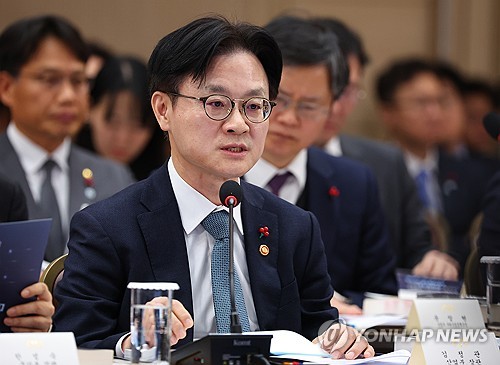 산업장관 '가짜 일 30% 줄이기' 보고에 李대통령 "좋은 생각"