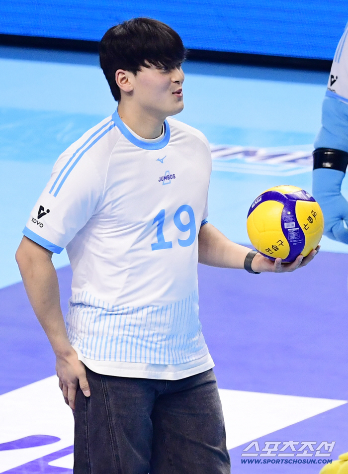 "원래 스파이크 서브 하려고 했는데…" 완벽했던 시구, 이유가 있었다? "쉴 ?마다…"