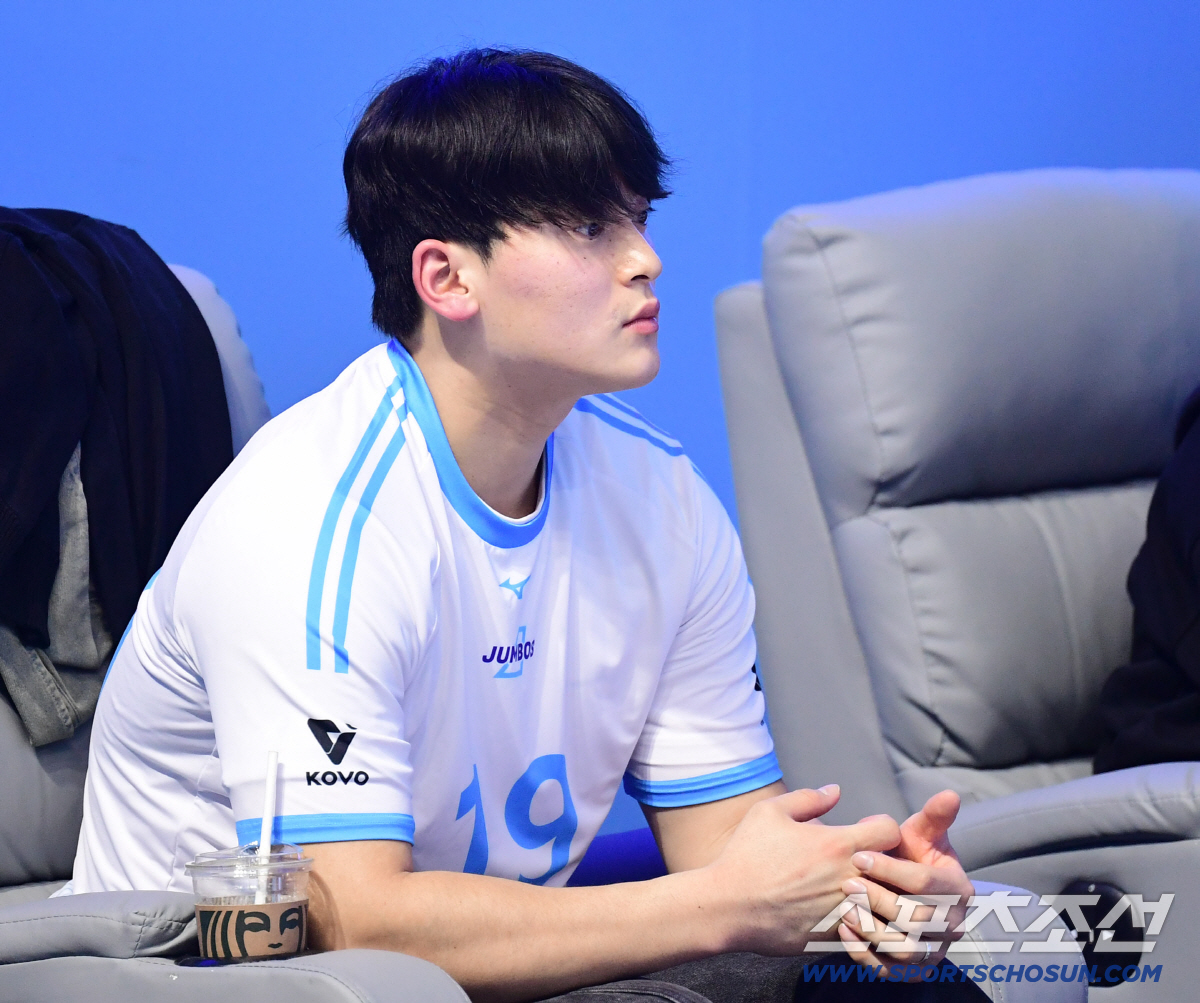 "원래 스파이크 서브 하려고 했는데…" 완벽했던 시구, 이유가 있었다? …