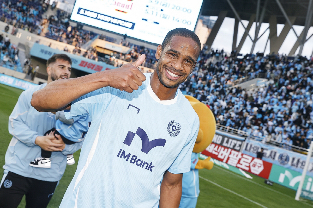 [오피셜] 충격강등 대구FC, 공격수 에드가와 재계약. 내년 K리그1 승…