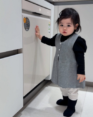 박수홍 딸 재이, 프로 모델 다 됐네...광고 17개 찍더니 포즈도 척척