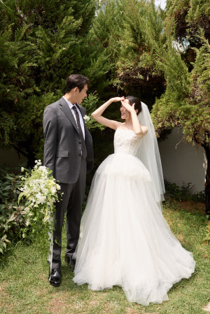 KIA 투수 김대유 결혼…박서준 코치·최유경 프로도 화촉