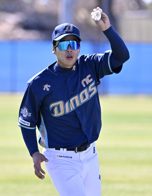 25살 절친의 충격 은퇴 선언…'통산 1할' 위기의 거포 유망주 자극제 …