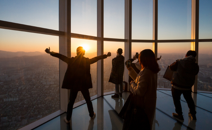 서울스카이, 2026 해돋이 행사 진행 '높고, 풍성하게'