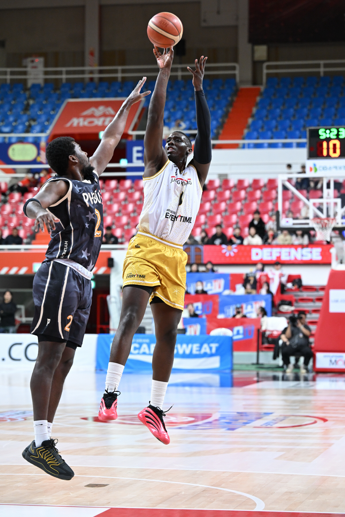 [현장분석] '전준범데이' 현대모비스 끝내 웃지 못했다. 정관장 66대6…