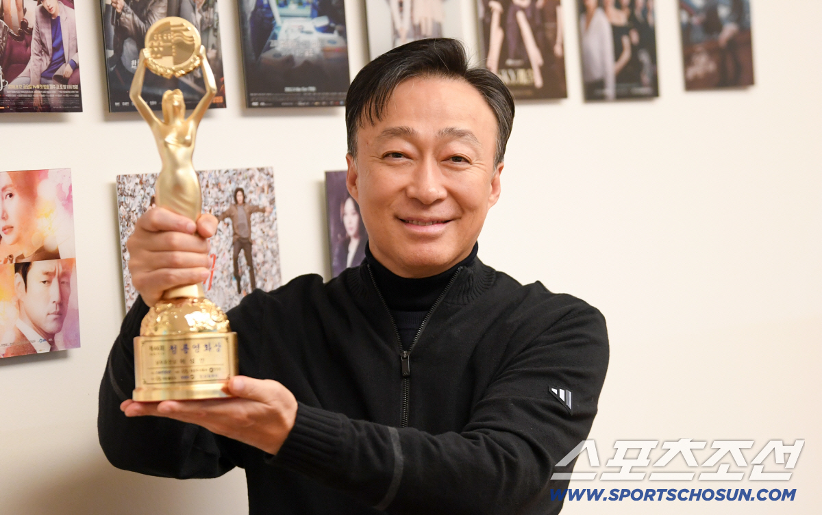 [단독] "청룡이 왜 이러지? 너무 좋은데"…이성민, 4전 5기 도전 끝…