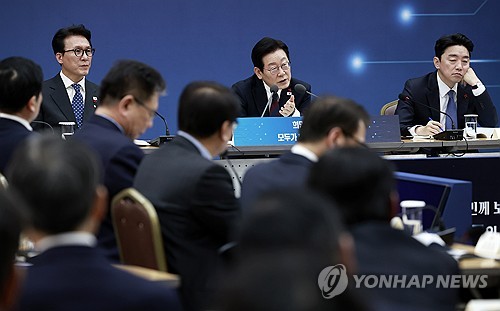 '콩GPT 국장' 업무보고 화제는 됐는데…장관이 답변 해명