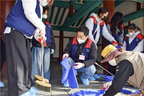 [게시판] 현대모비스, 창원 진해현 관아 국가유산 보존 봉사활동