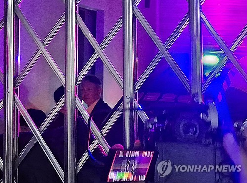 尹, 계엄군 장성들에 "참 미안하다…구치소서 밤늦게까지 기도"