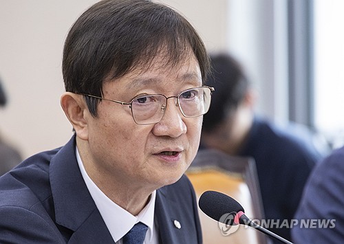 이찬진, 증권사 해외투자 영업경쟁에 "심각한 우려, 검사 전환"