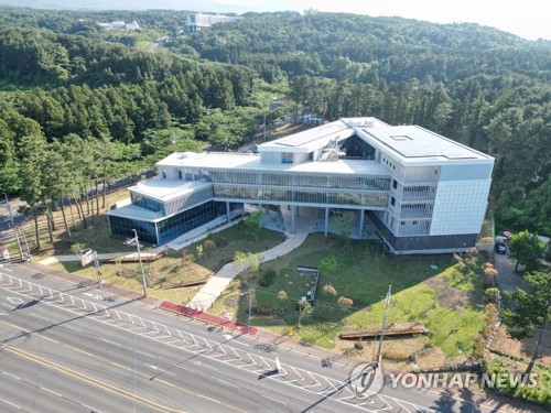 제주지식산업센터 개소…바이오·반도체 기업 등 22개사 입주