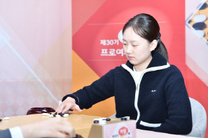 여자바둑 '김은지 시대' 개막…최정 꺾고 올해 5관왕 위업