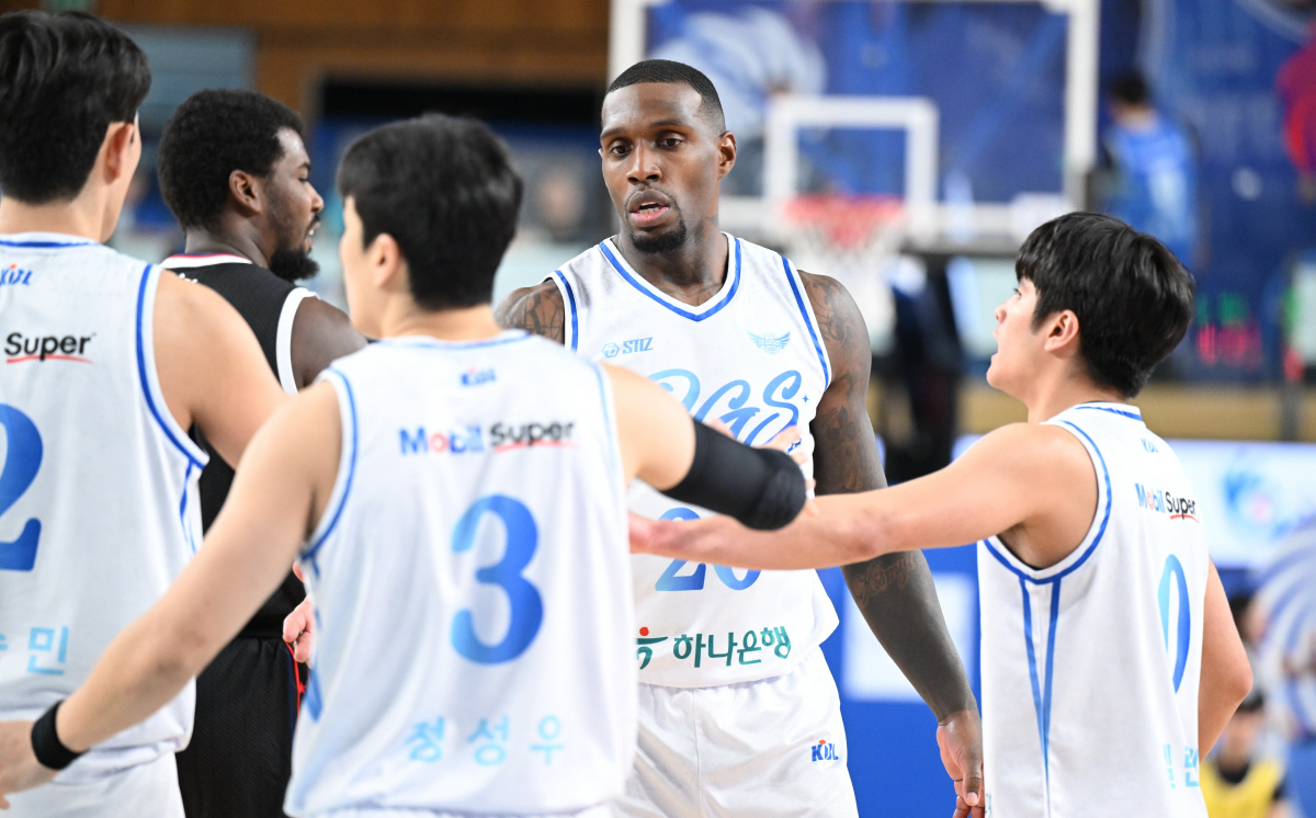 '라건아 분쟁 사태' KBL 책임론 비판 확산…KCC, 재정위 신청+방관…