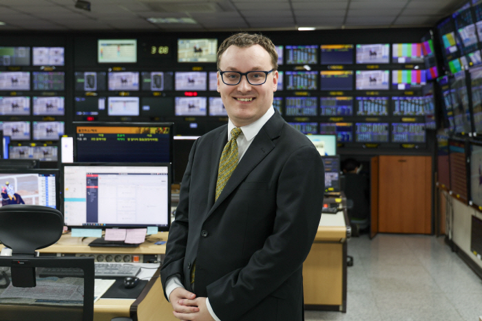 호주 아나운서 루크 험프리스, 마사회 합류…영어 중계+해외 대상 콘텐츠 담당