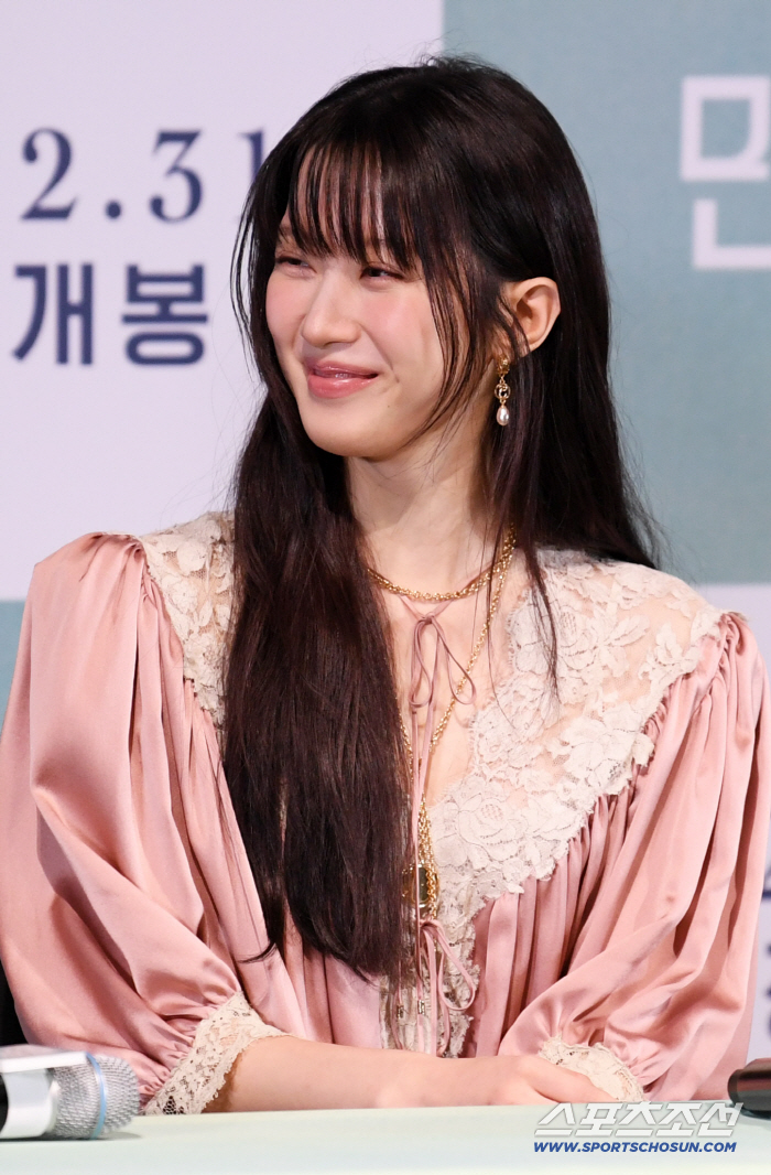 '만약에 우리' 문가영 "구교환 선배, 천재 같아…현장에서 많이 보고 배워"