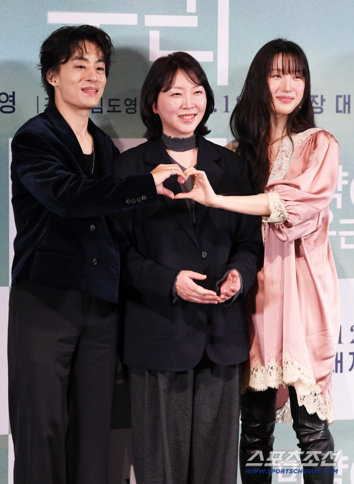 [SC현장] "가슴 말랑해져"…'14살 차' 구교환♥문가영, 이렇게 절절한 첫사랑 로맨스라니(종합)