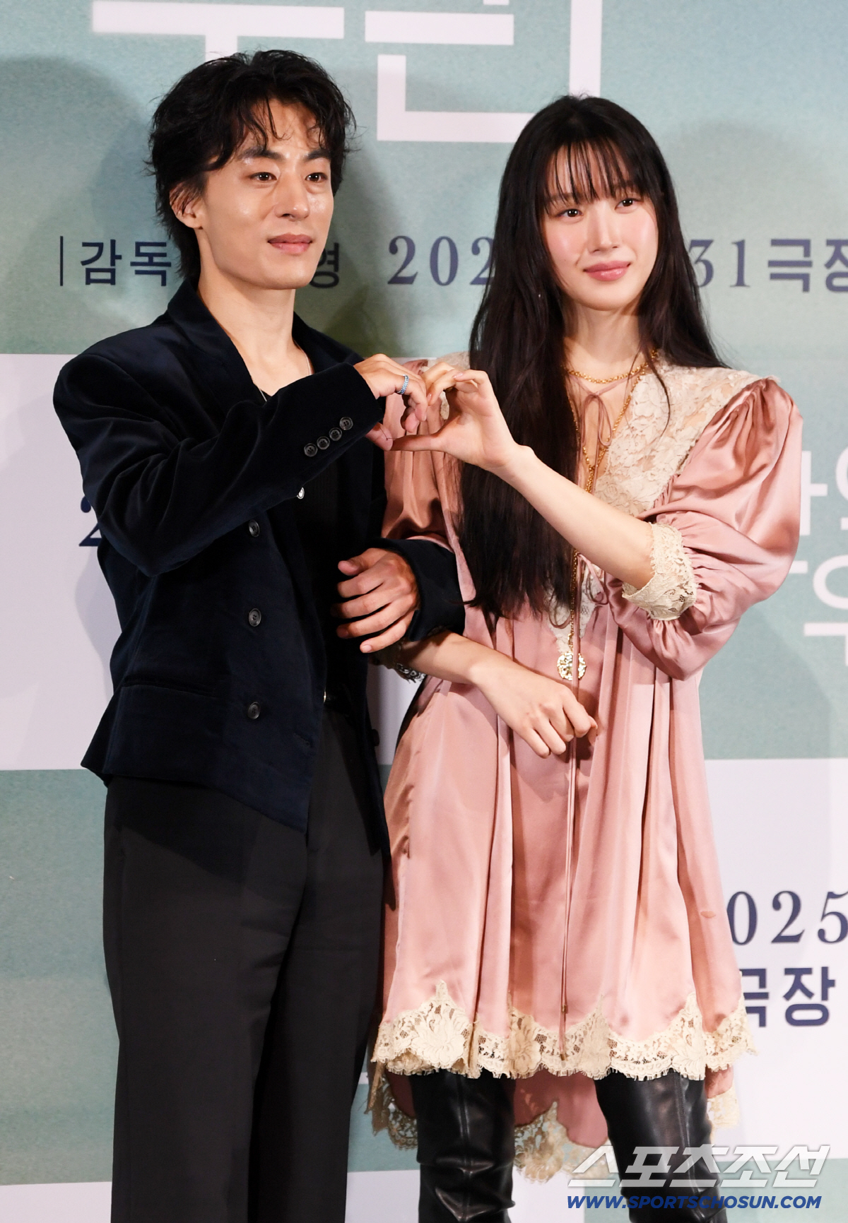 [SC현장] "가슴 말랑해져"…'14살 차' 구교환♥문가영, 이렇게 절절…