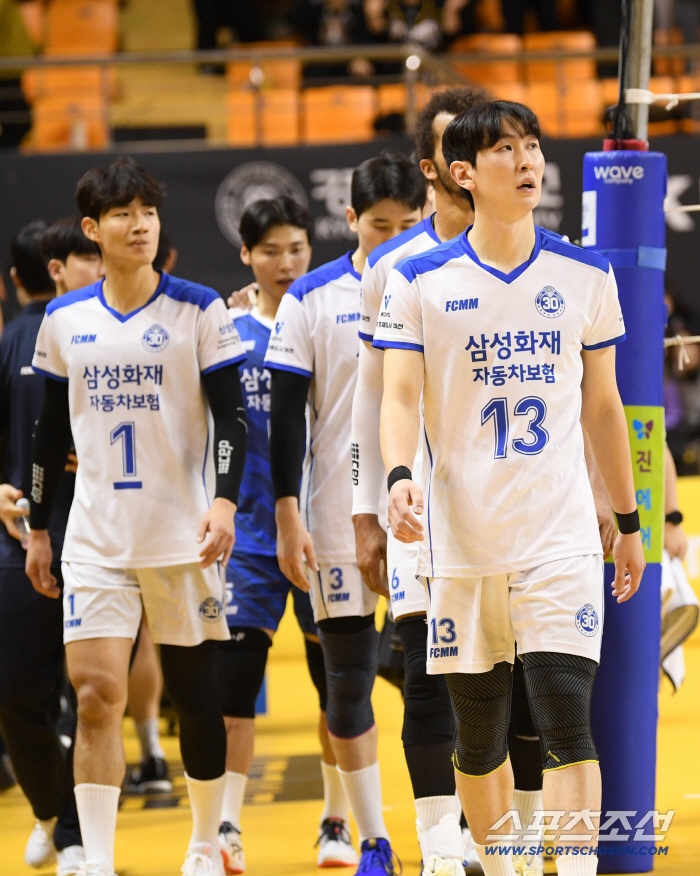 대충격! 삼성화재, 창단 첫 10연패 치욕 → KB손해보험에 0-3 셧아웃