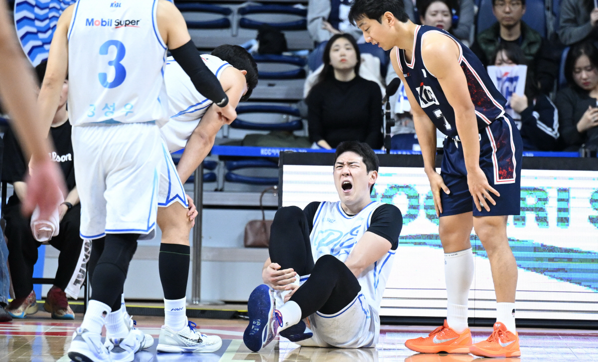 [KBL리뷰]'너한텐 질수 없지!' KCC '라건아 더비'서 가스공사에 …