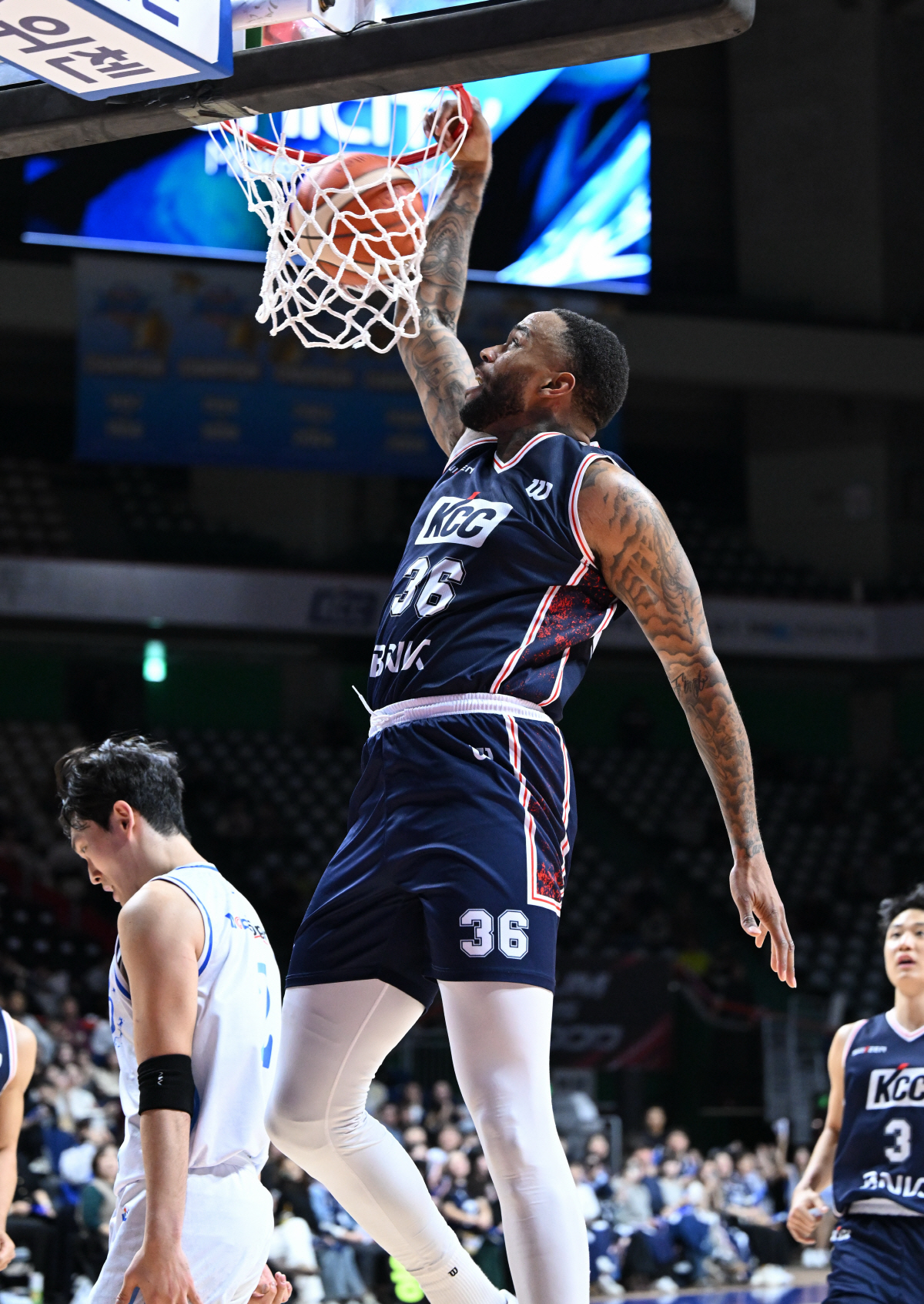 [KBL리뷰]'너한텐 질수 없지!' KCC '라건아 더비'서 가스공사에 …