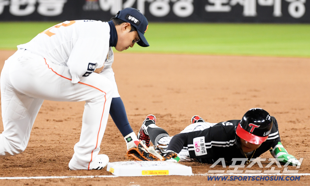 '선수들 요구 거셌다' 피치클락 견제 제한, 도입 유예 확정...시간은 …