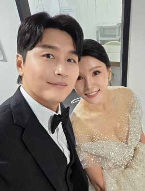 이동국♥미코 출신 아내, 결혼 20주년 리마인드 웨딩..“여전한 새신랑·새신부 비주얼
