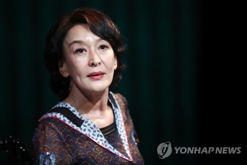 한국연극배우협회 "윤석화 별세 사실 아냐"…보도자료 정정·사과