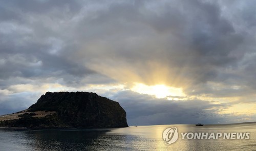 세계유산 제주 성산일출봉서 새해맞이…성산일출축제 31일 개막