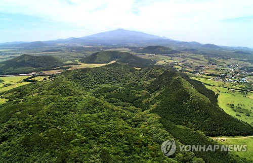 제주 거문오름 전 코스 내년부터 해설사없이 자율 탐방