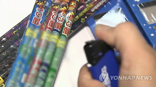 안전 통제도 없이 축제장서 불꽃 '펑펑'…탄피에 눈 다친 시민