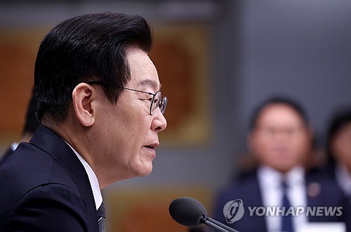 李대통령 "노동신문 접근제한, 국민을 선동에 넘어갈 존재 취급"