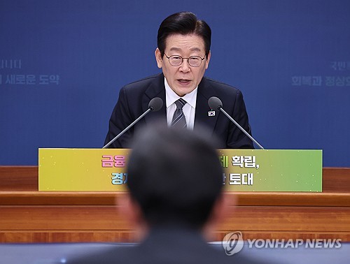 李대통령 "'담보 대출하고 이자' 주축…피도 눈물도 없는 금융사"