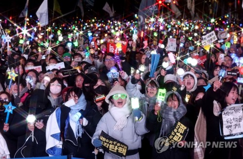 英이코노미스트 "韓, 올해 심각한 민주주의 위협서 회복"