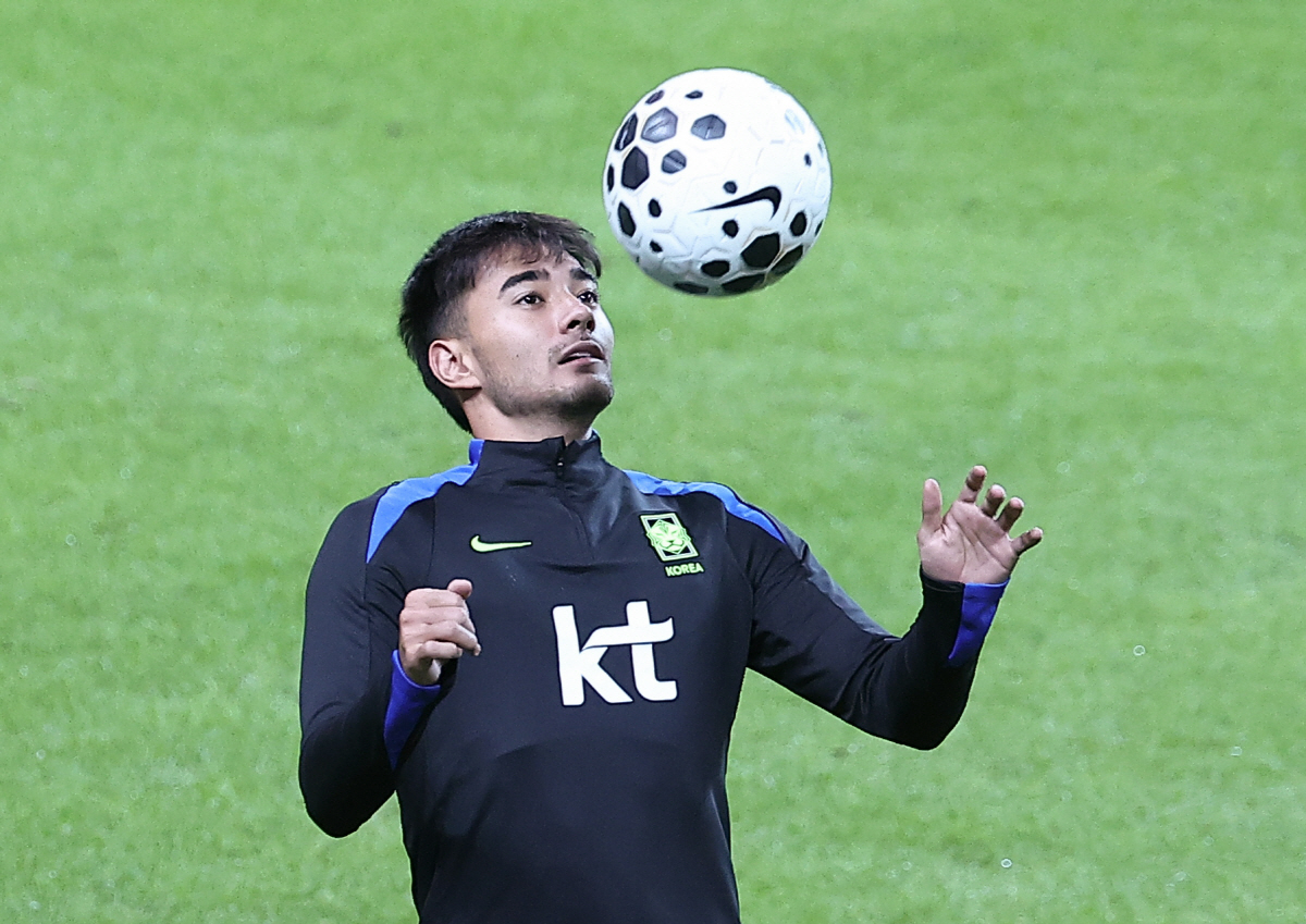 '韓 최초 혼혈' 카스트로프! '日 선수 쳐내고' 전술 핵심 지목…공격적…