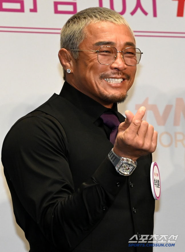 ♥야노시호 두고 헌팅거리 간 추성훈..."헌팅 당했다" 옆자리 女손님에 …