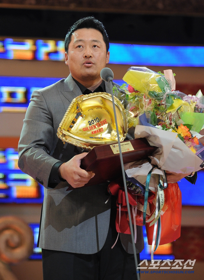 23년,29년,31년만에 황금장갑 받았는데... 여전히 31년,24년,1…