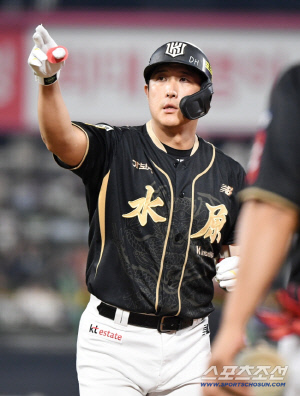 [공식발표]'충격적 결단' FA 신청했던 2266안타 베테랑, 왜 현역 은퇴 결정했나