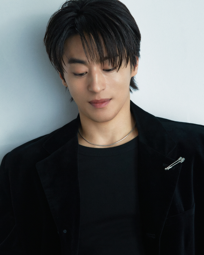 [인터뷰①] 구교환 "14살 연하 문가영과 ♥로맨스, 동안 외모 비결? 셀프 경락" ('만약에 우리')