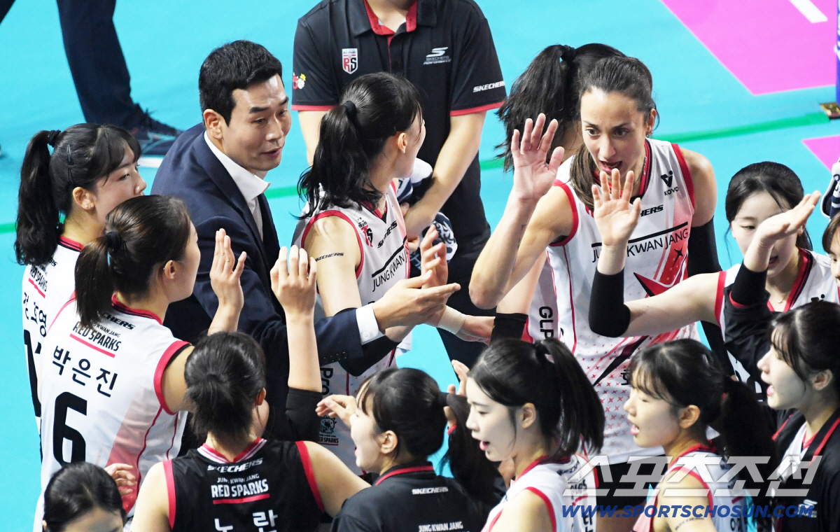 꼴찌 감독의 읍소. "비난은 다 저에게. 선수들은 사랑으로 아껴주시면..…